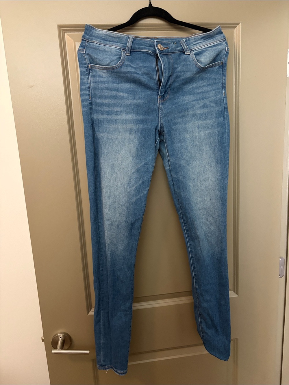 American Eagle Outfitters Light Blue Skinny Jeans